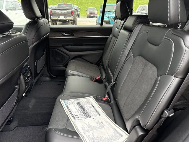 New 2026 Diamond Black Crystal Pearlcoat Jeep Altitude image 6
