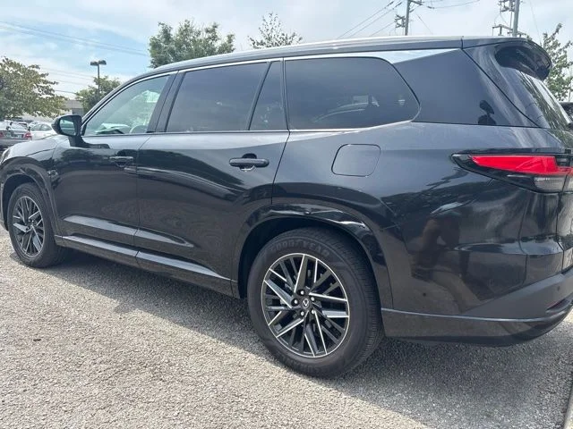 Used 2025 Black Lexus 350 Premium image 3