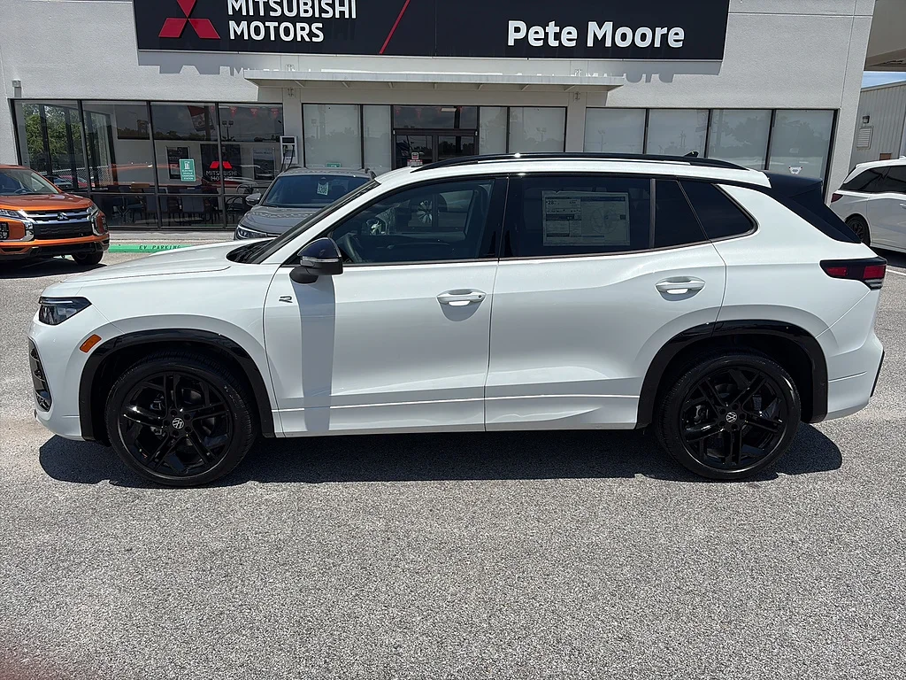 New 2026 Opal White Pearl Volkswagen SE R-Line Black FWD image 4