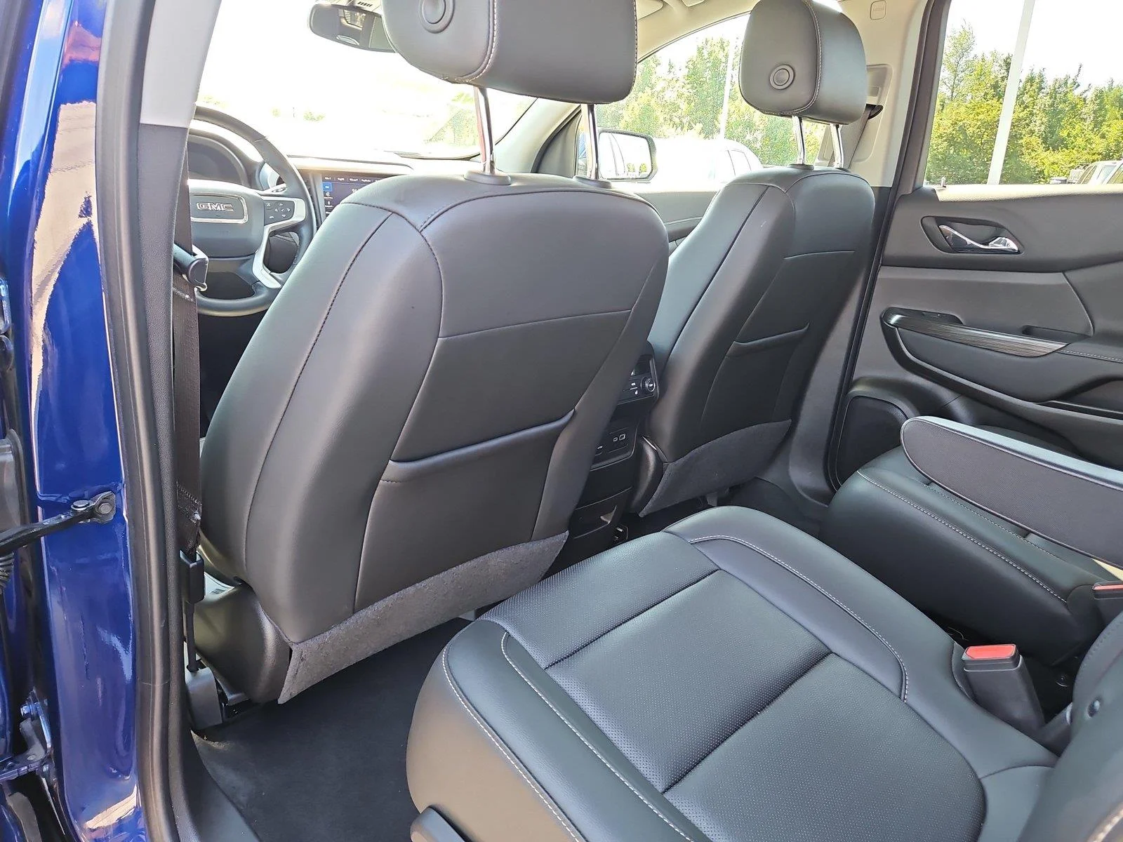 Used 2023 ULTRA BLUE METALLIC GMC SLT image 16