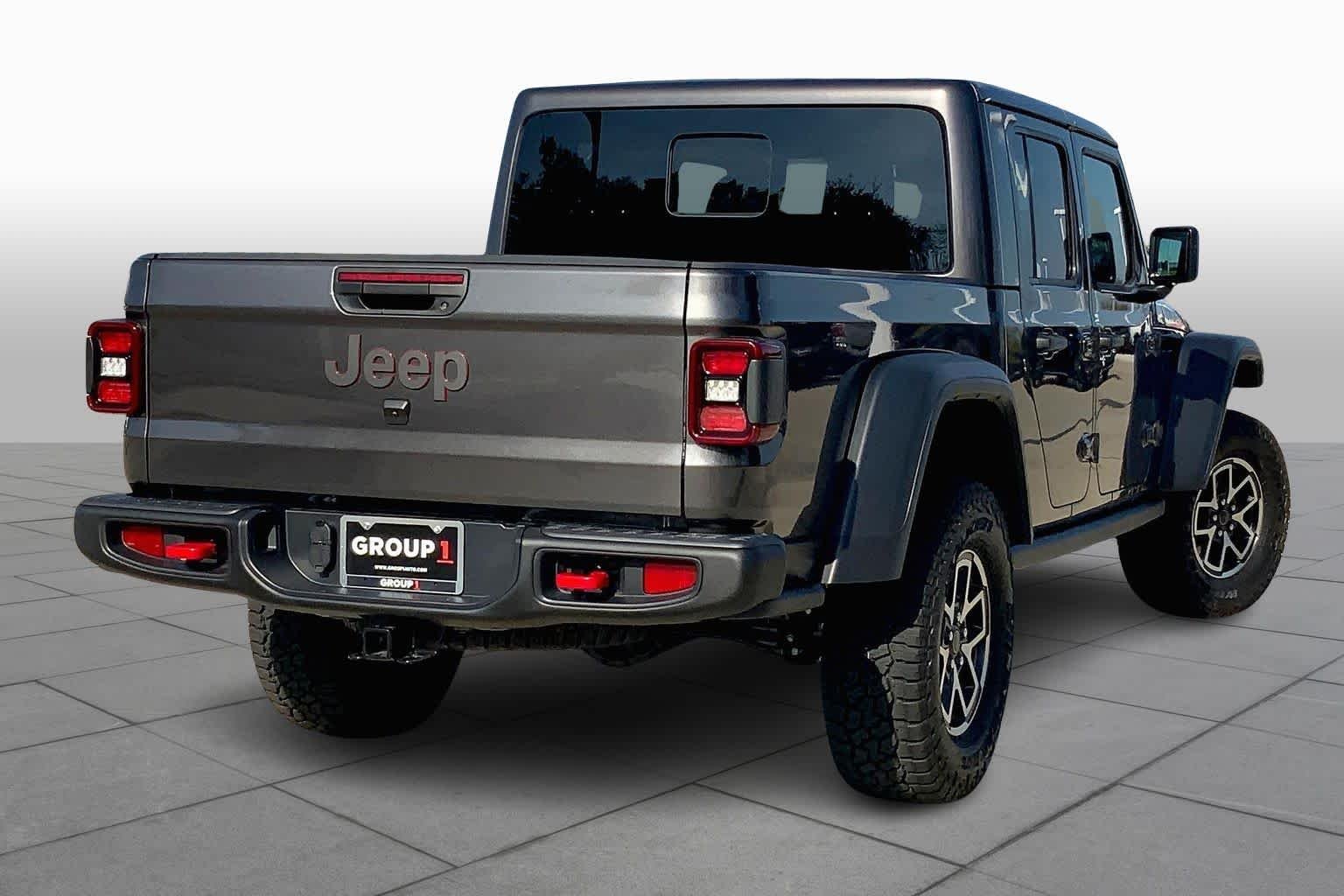 Used 2025 Granite Crystal Metallic Clearcoat Jeep Rubicon image 12