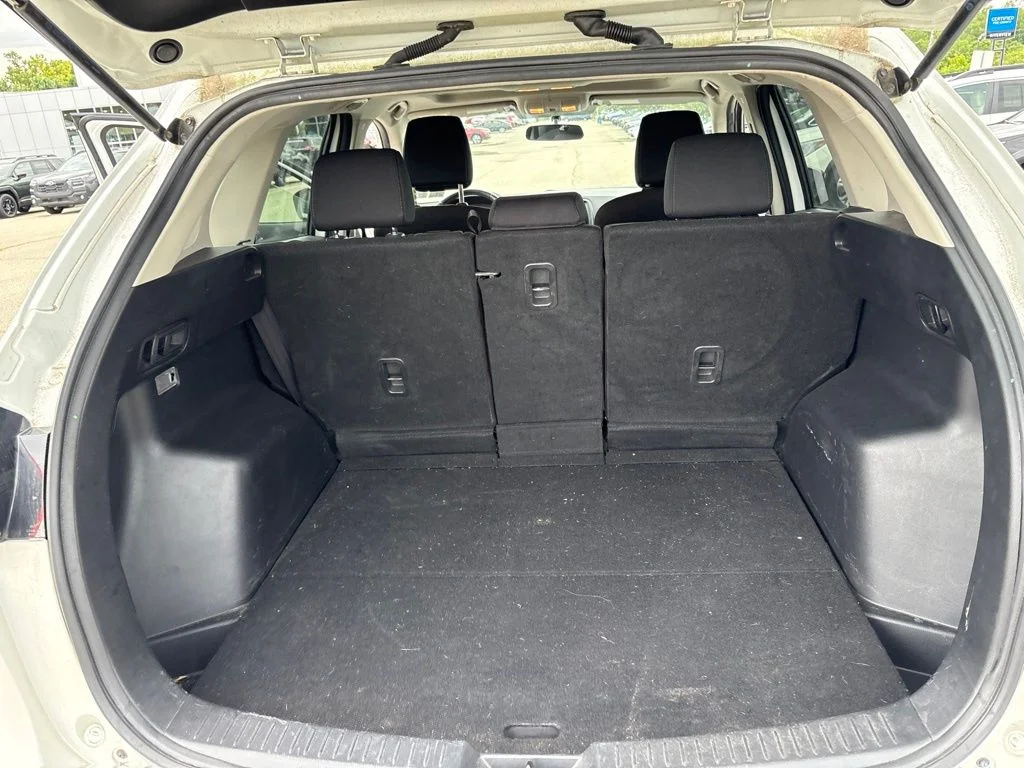 Used 2015 White Mazda Touring image 29