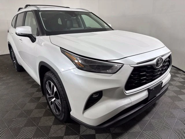 Used 2023 Beige Toyota XLE image 1