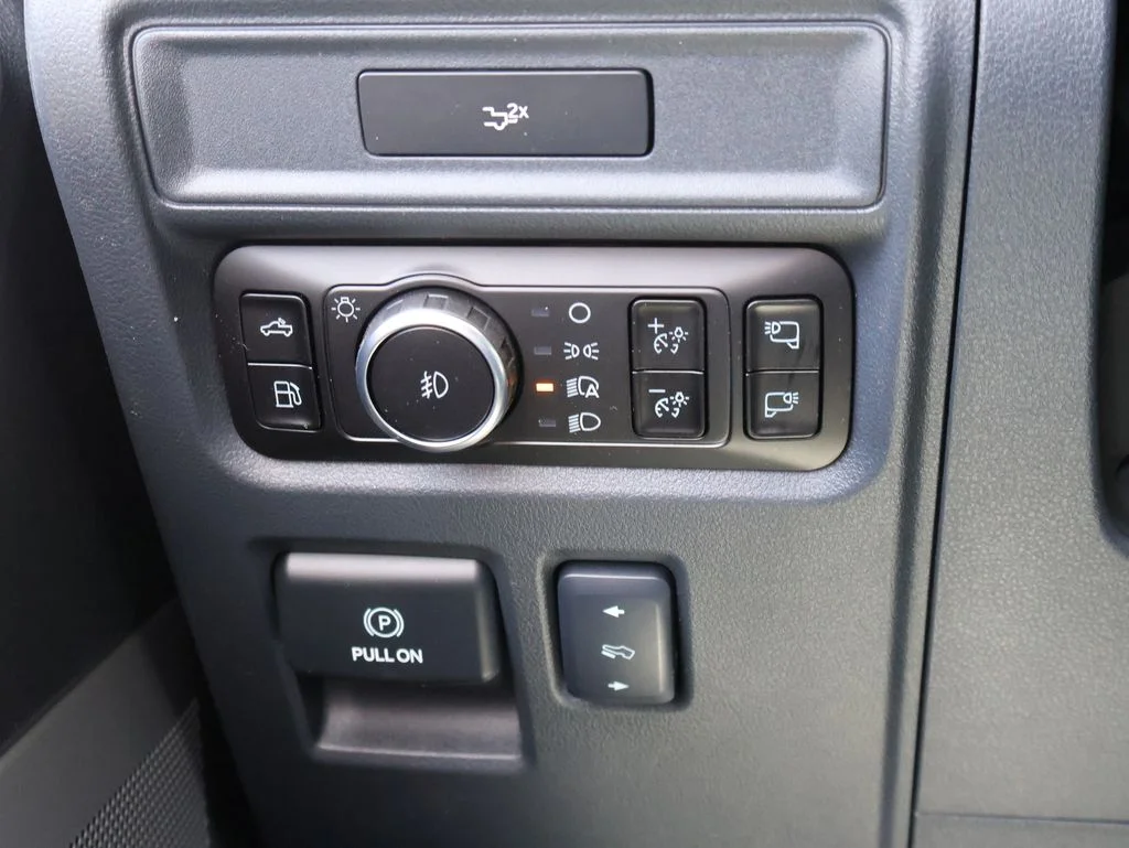 New 2026 Iconic Silver Metallic Ford Lariat® image 31