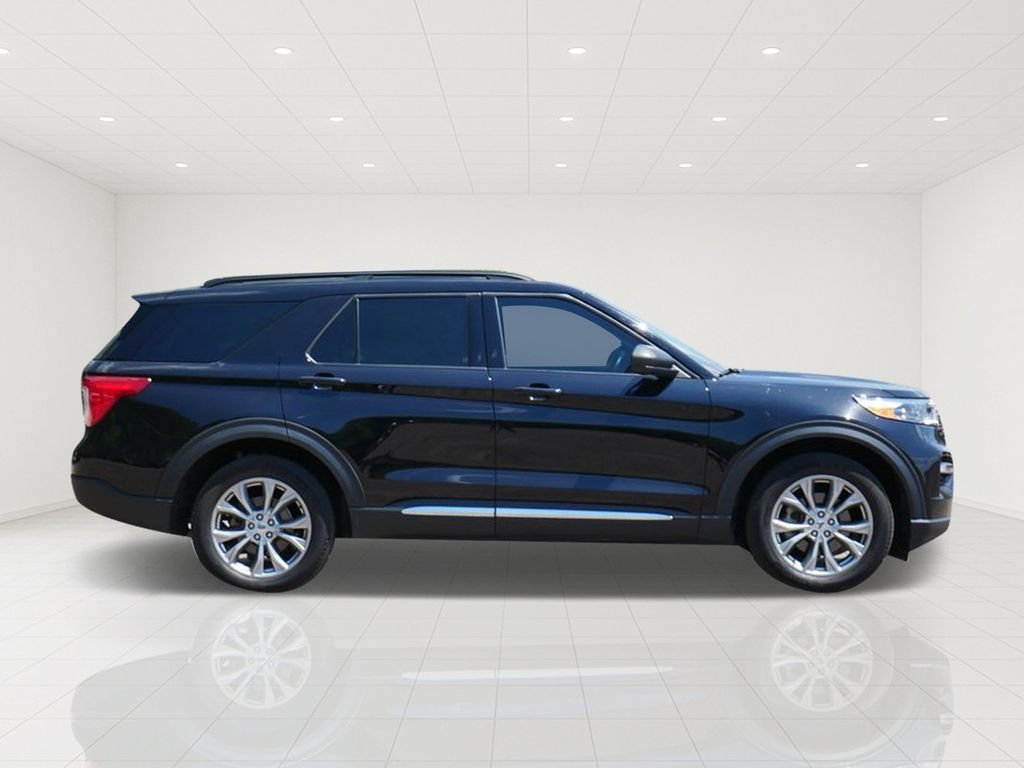 Used 2023 Black Ford XLT image 2