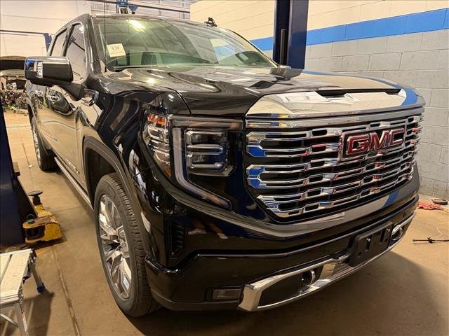 Used 2025 Onyx Black GMC Denali image 7