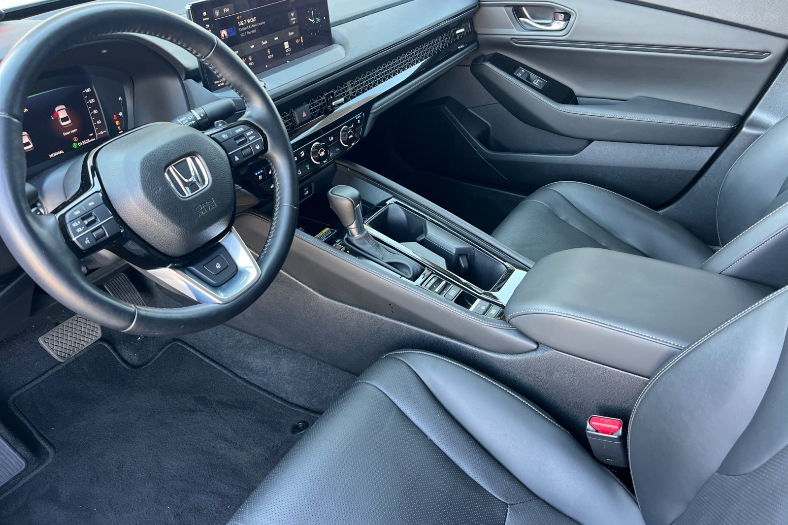 Used 2025 Urban Gray Pearl Honda Touring image 9