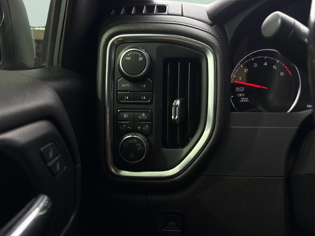 Used 2019 White Chevrolet LT Trail Boss image 17