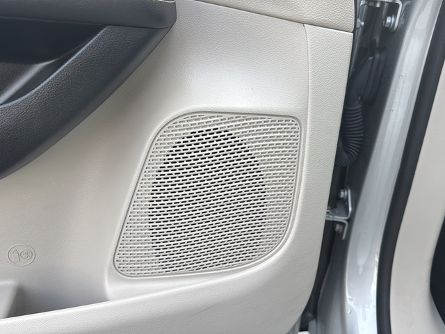 Used 2024 Silver Chrysler Touring L image 31