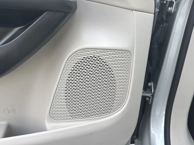 Used 2024 Silver Chrysler Touring L image 31