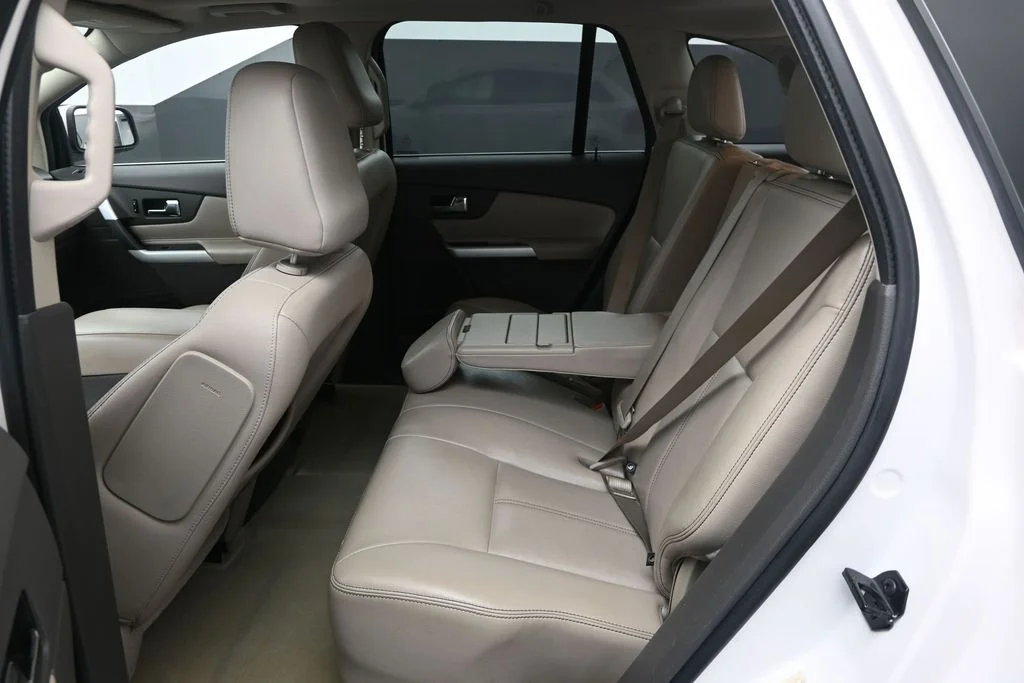 Used 2011 White Platinum Clearcoat Metallic Ford Limited image 12