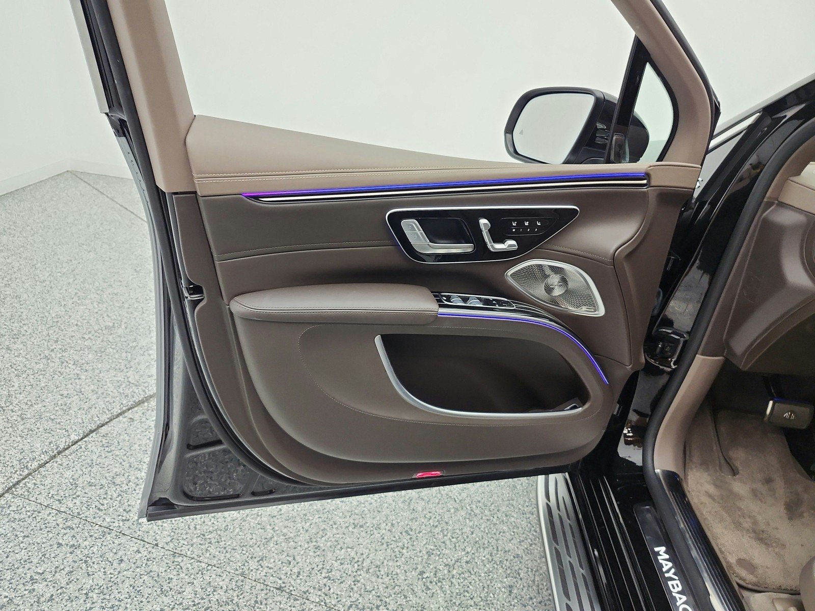 Certified Used 2024 Obsidian Black/Cirrus Silver Mercedes-Benz Maybach EQS 680 4MATIC® SUV image 15
