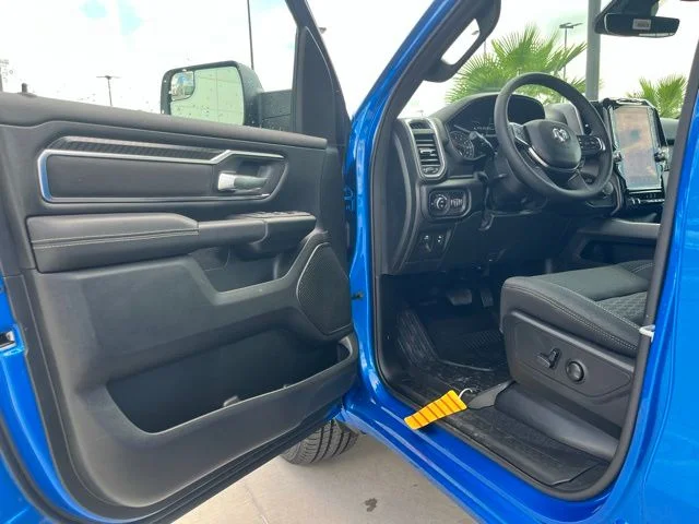 New 2025 Hydro Blue Pearl-Coat Exterior Paint RAM Big Horn/Lone Star image 15