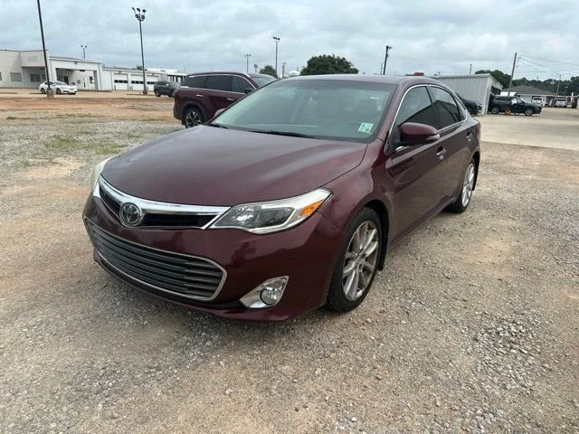 Used 2013  Toyota Limited image 5