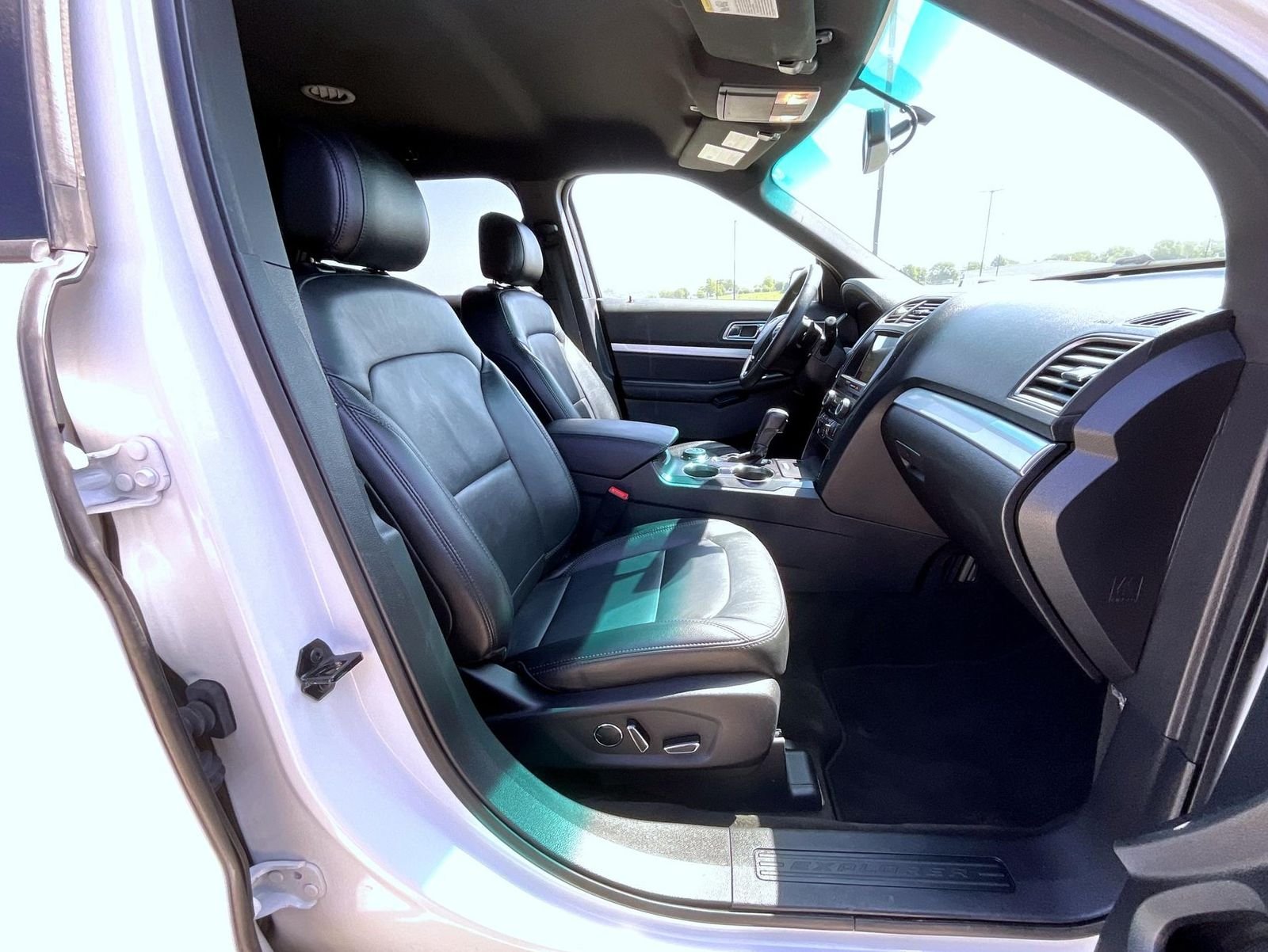 Used 2017 White Ford XLT image 16