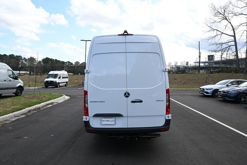 New 2026 Arctic White Mercedes-Benz Cargo 170 WB image 28