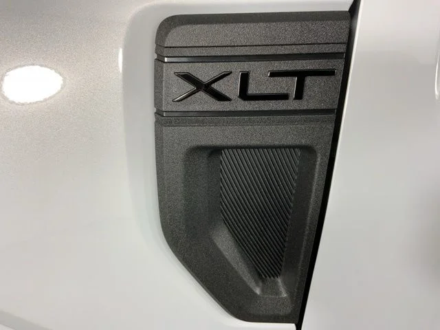New 2025 Space White Metallic Ford XLT image 14