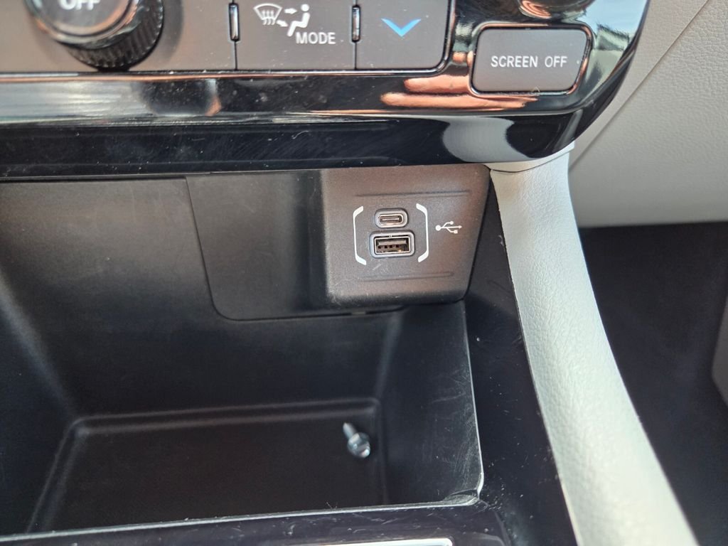 Certified Used 2024 White Jeep Limited image 28