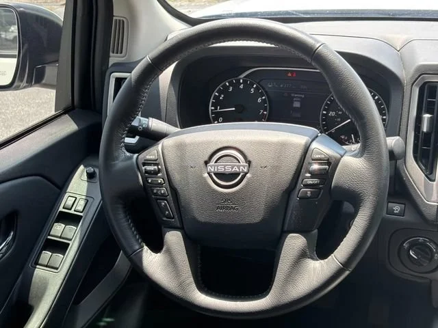 Used 2025 White Nissan Crew Cab SV 4x4 image 12