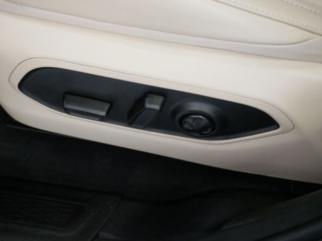 Certified Used 2025 Metallic Jeep Limited image 16