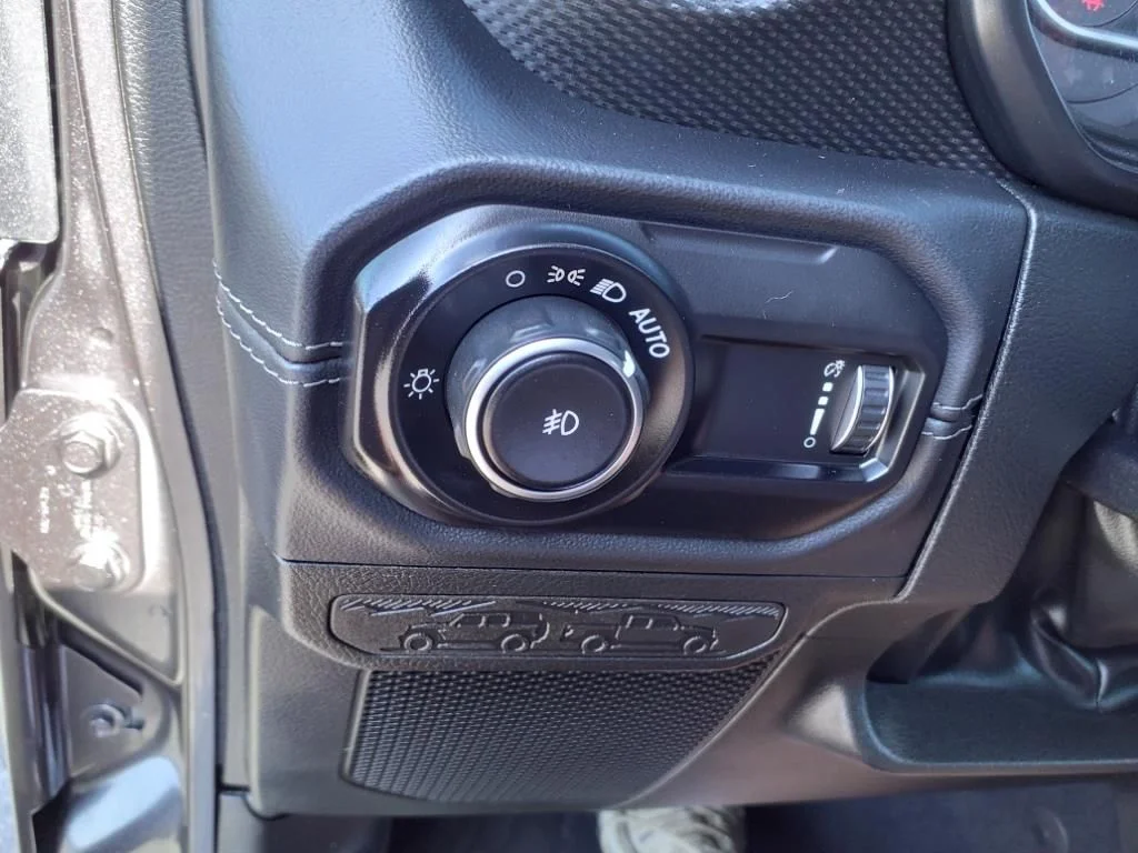 Used 2024 Granite Crystal Clearcoat Metallic Jeep Rubicon image 10