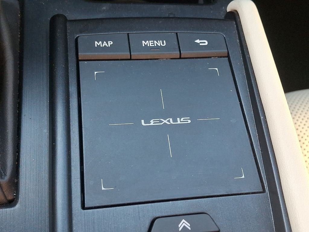 Used 2022 White Pearl Lexus 300h image 26