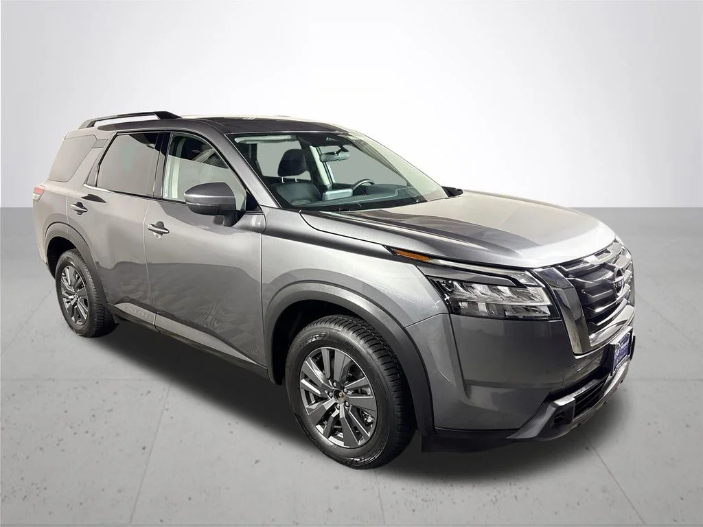 Used 2022 Gray Nissan SV image 4