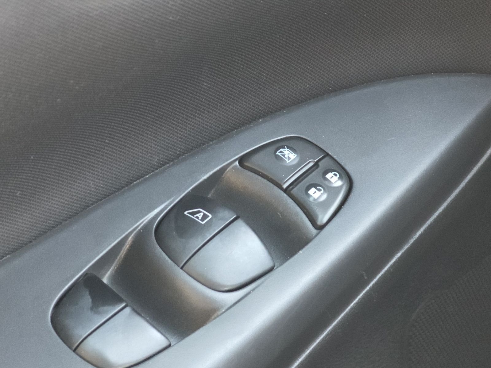 Used 2017 Gray Nissan SR image 28