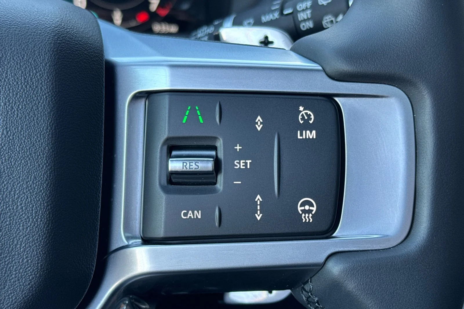 Certified Used 2025 Gray Land Rover Dynamic SE image 30