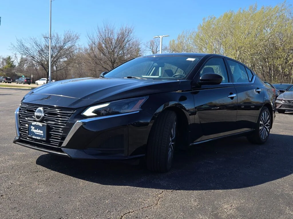 Used 2024 Black Nissan 2.5 SV image 5