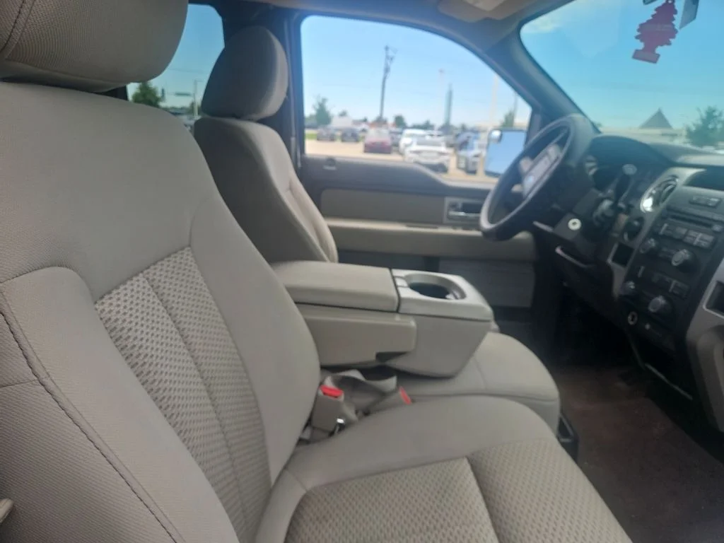 Used 2010 White Ford XL image 6