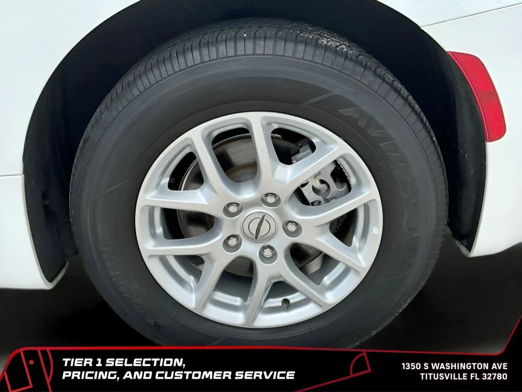 Used 2023 White Chrysler LX image 34