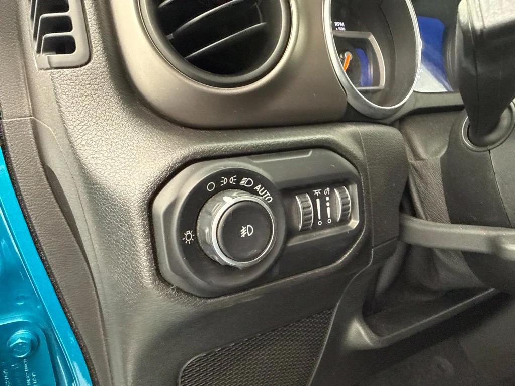 2020 Jeep Wrangler UNLIMITED SPORT Convertible Slide 18