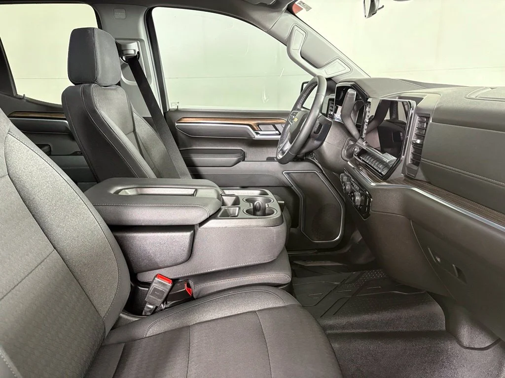 Used 2025 Black Chevrolet LT image 17