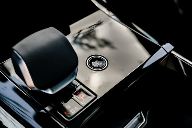 New 2026  Land Rover Dynamic SE image 24