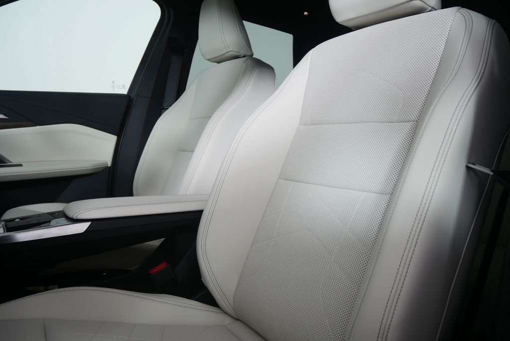 New 2026 Space Silver Metallic BMW xDrive28i image 10