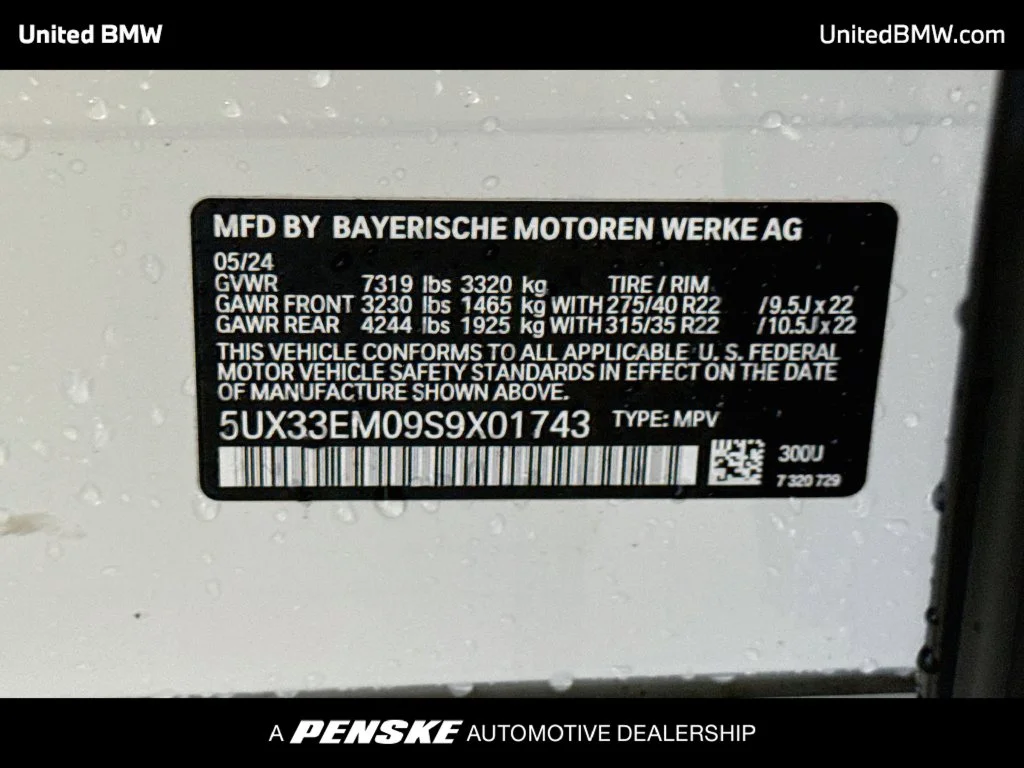 Used 2025 Alpine White BMW M60i image 15