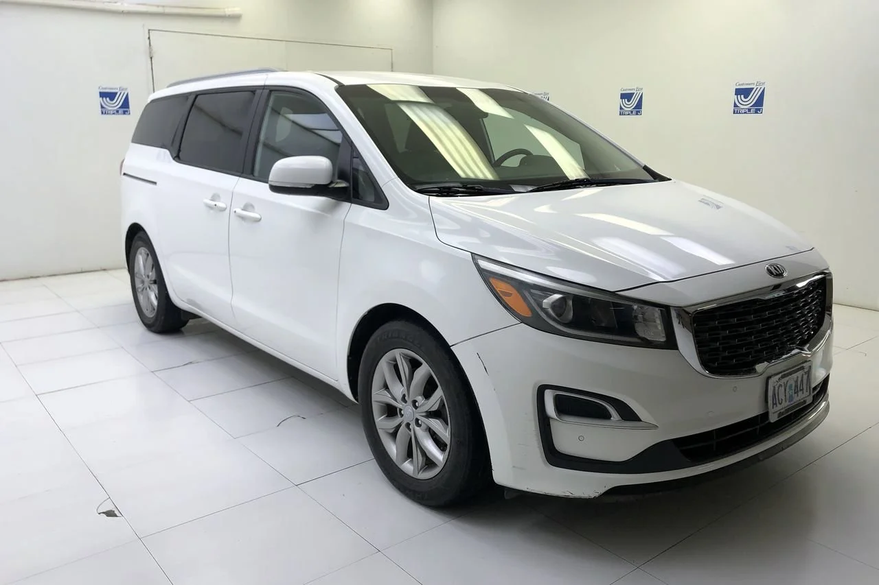 2019 Kia Sedona LX's photo