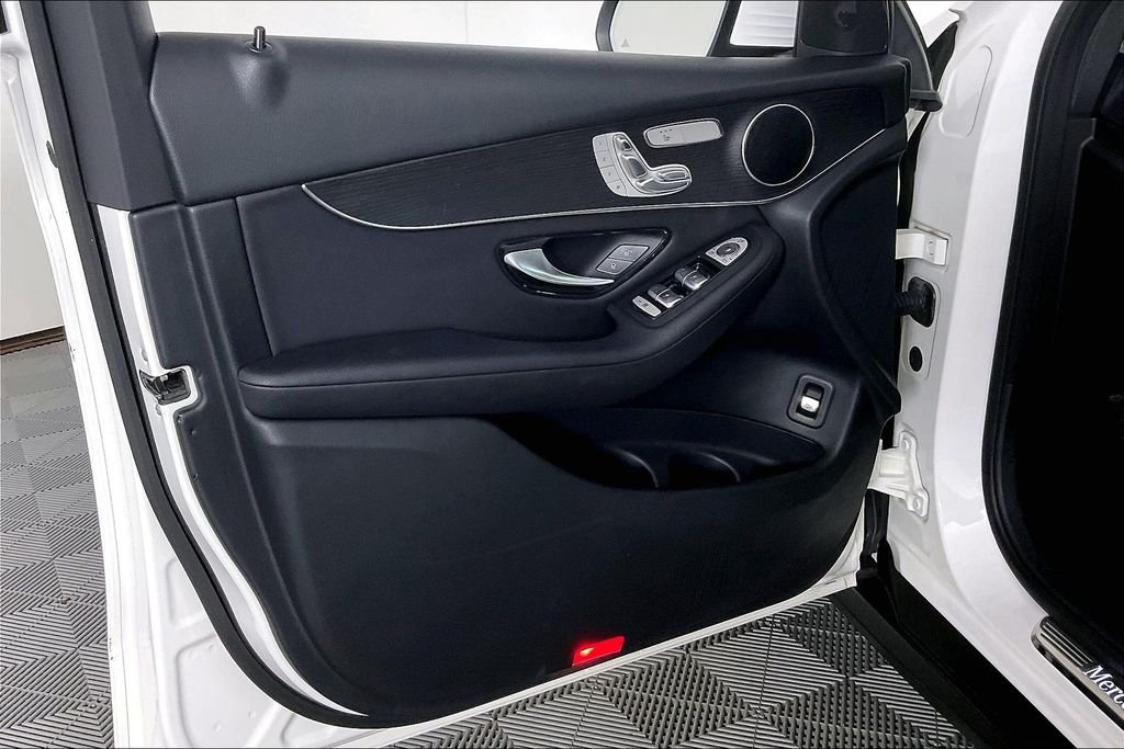 2021 Mercedes-Benz GLC GLC300 - Photo 15