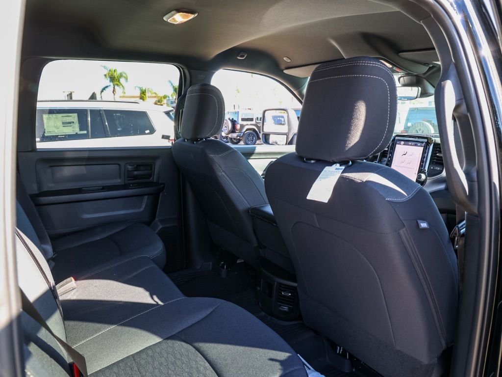 New 2026 Diamond Black Crystal Pearl-Coat Exterior Paint RAM Tradesman image 15