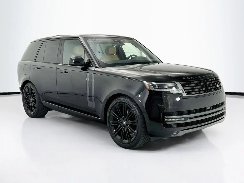 Used 2025 Santorini Black Metallic Land Rover SE image 3