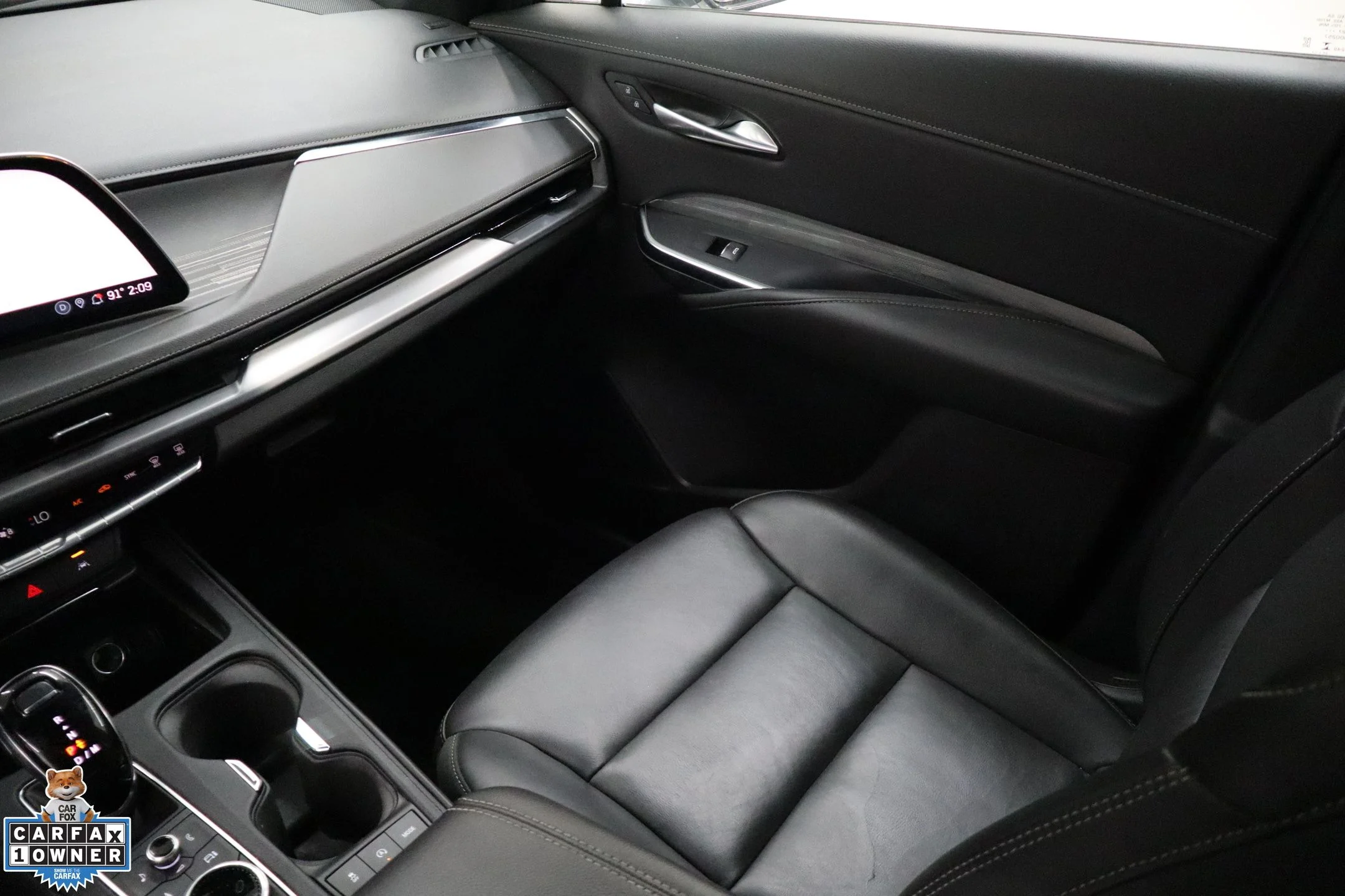 Used 2025 Silver Cadillac Premium Luxury image 24