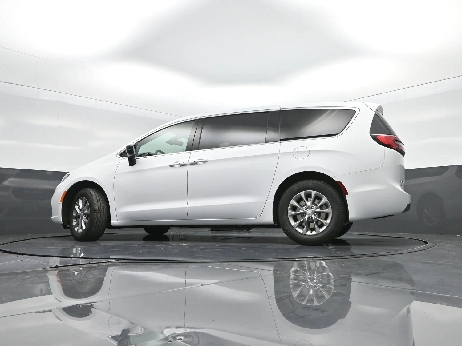 2026 Chrysler Pacifica Select - Photo 35