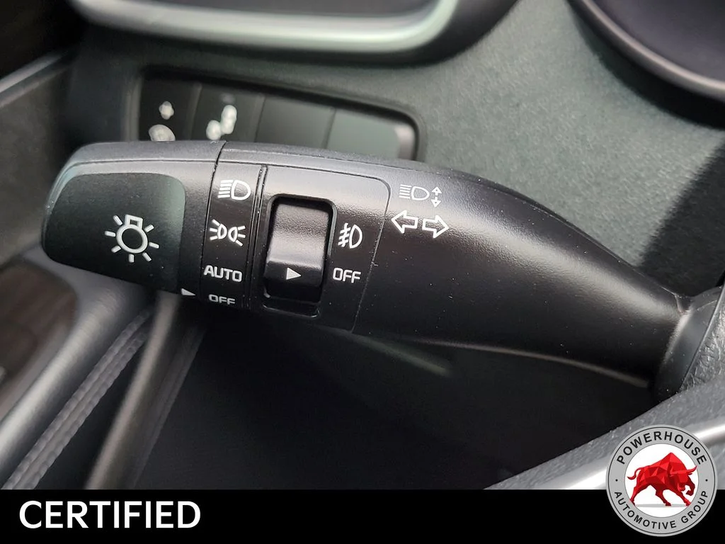 Used 2019 White Kia EX image 31
