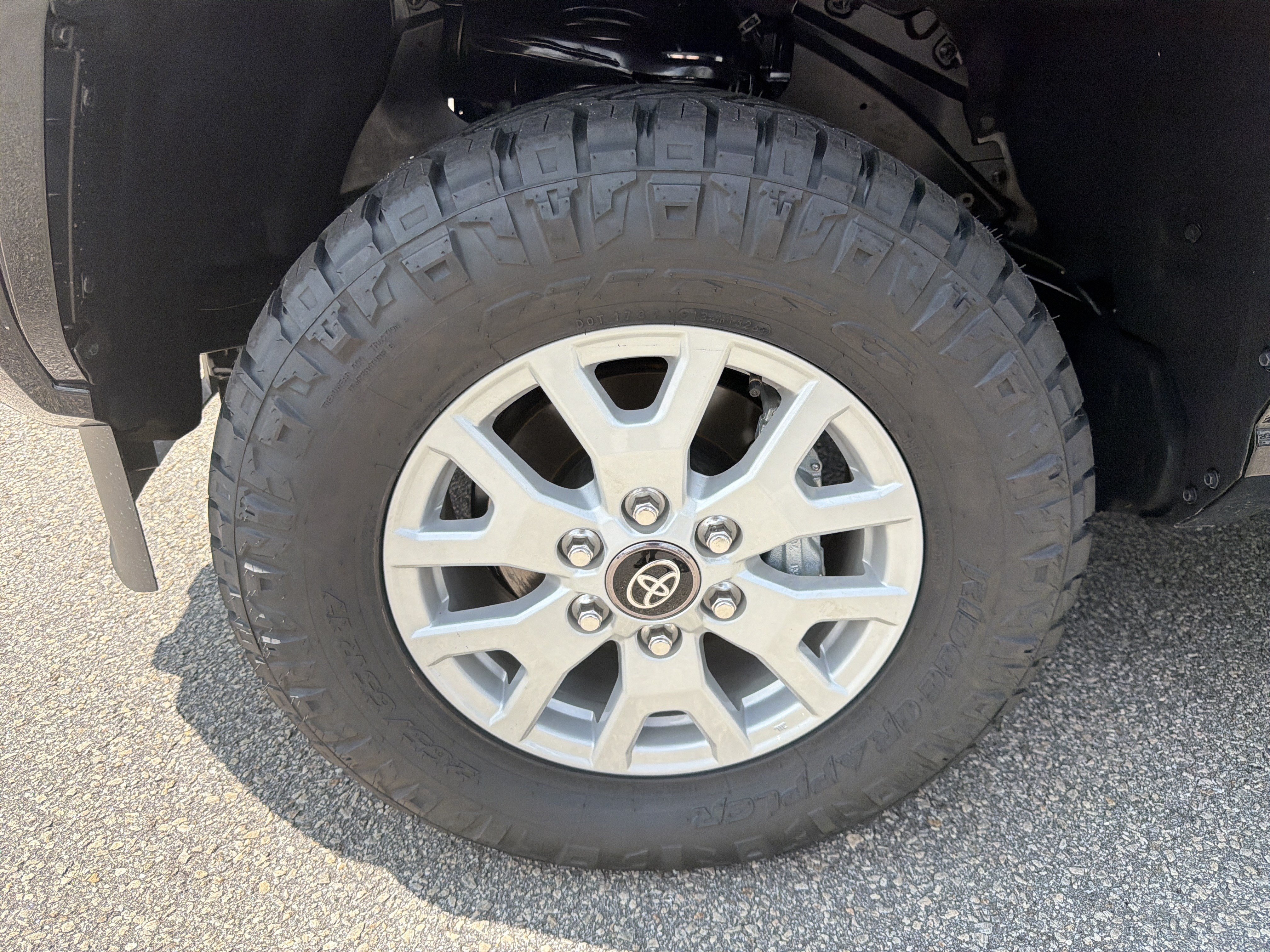 2026 Toyota Tacoma SR5 - Photo 11