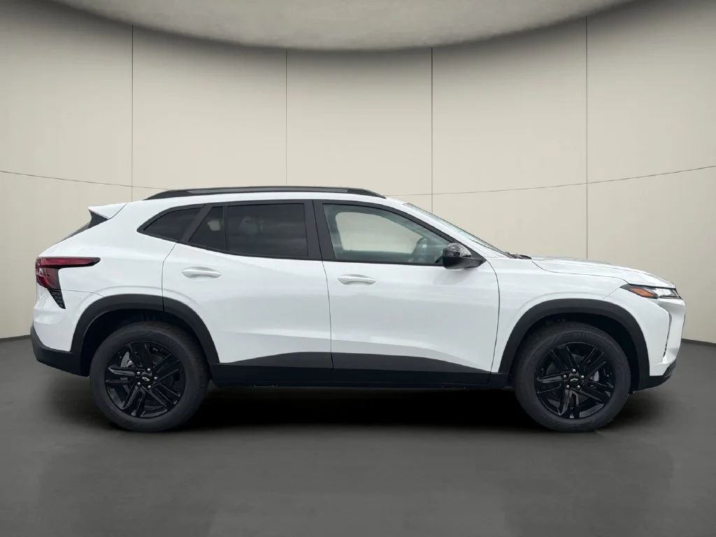 New 2026 Summit White Chevrolet ACTIV image 8