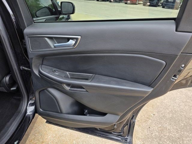 Used 2022 Black Metallic Ford SE image 10