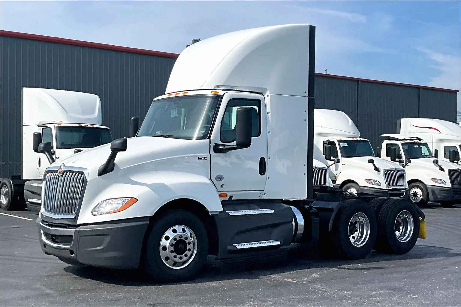 Used 2021 WHITE International  image 4