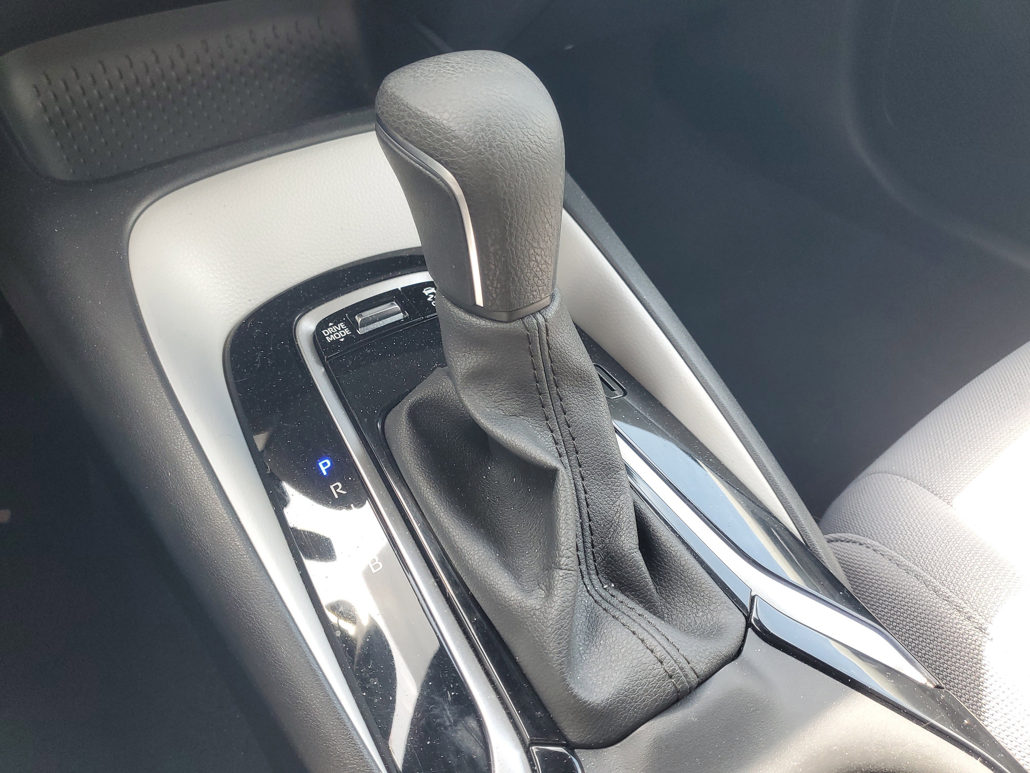 Certified Used 2024 Ice Toyota SE image 29
