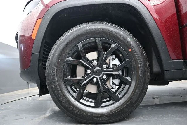New 2026 Velvet Red Pearlcoat Jeep Altitude image 33